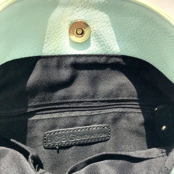 BCBG Mojito Mint Messenger Bag Gold Chain Straps - Picture 4 of 8
